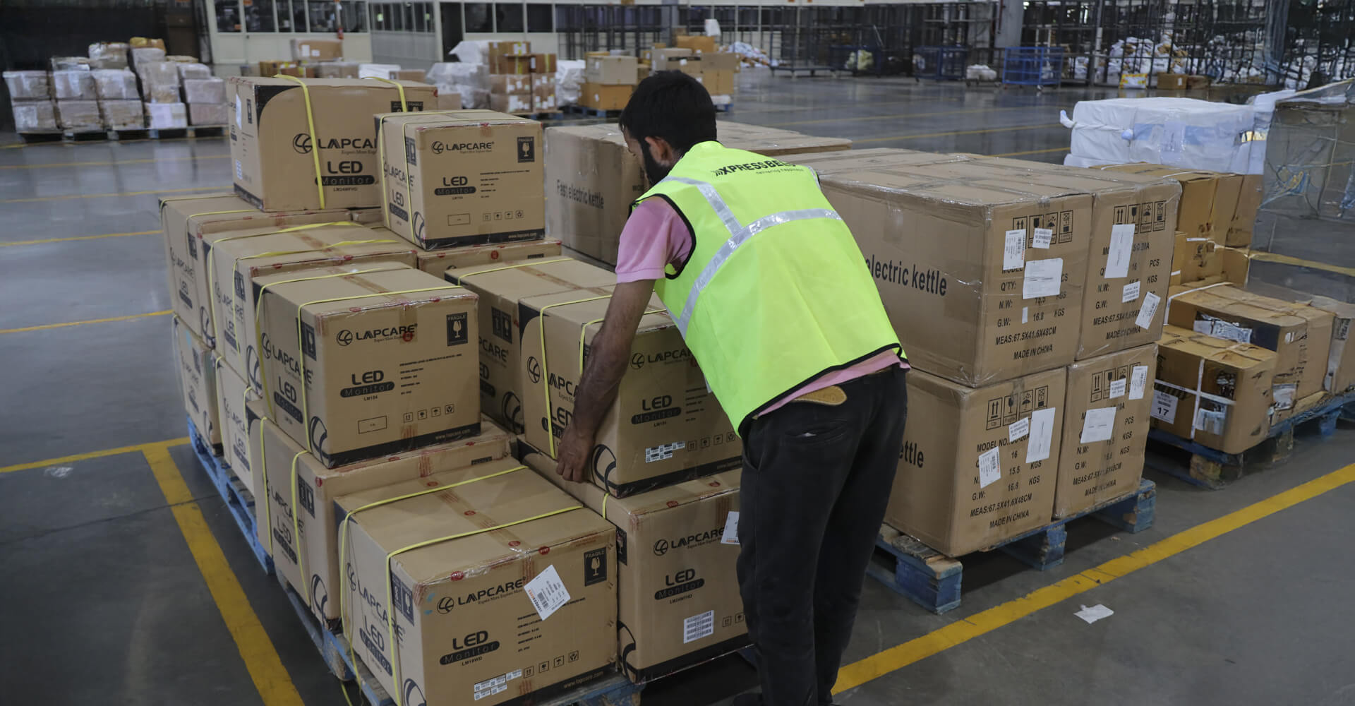 Key components of ecommerce logistics